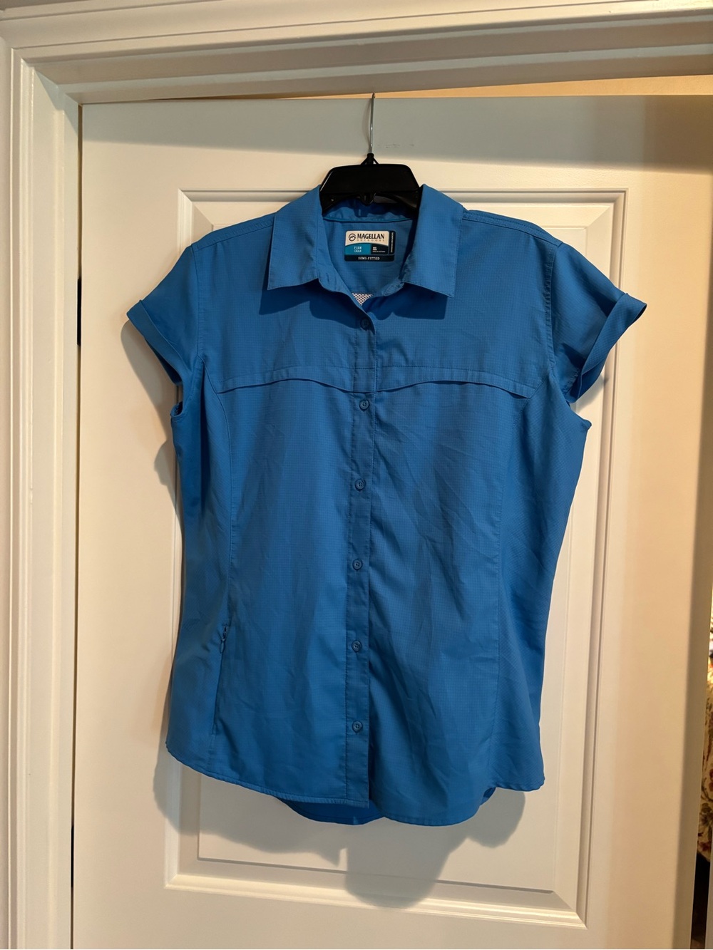 Magellan Outdoors Women's Blue Short-Sleeve Button-Down Shirt